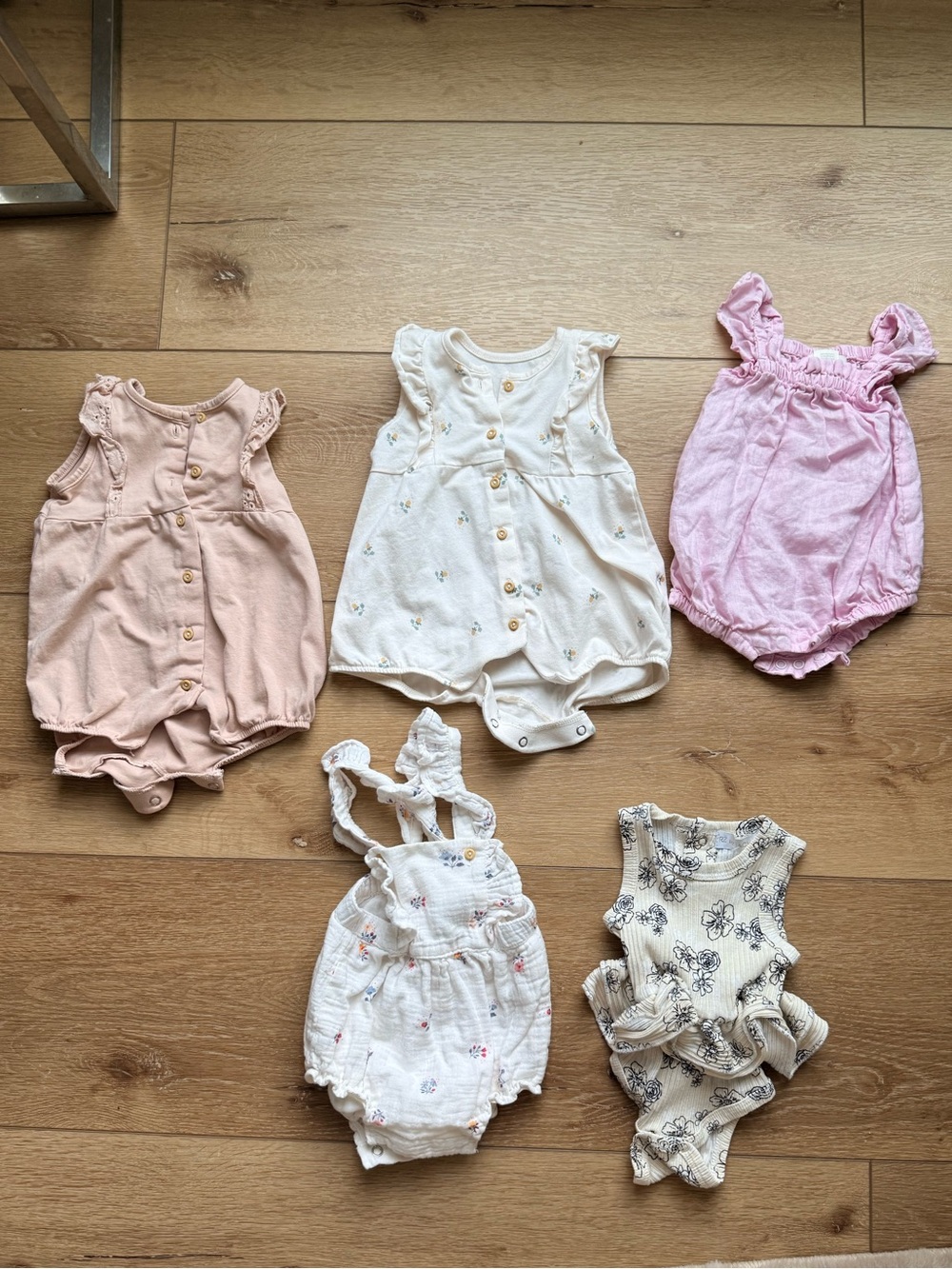 H&M Rachel Zoe White Pink Floral Baby Girl Summer Rompers Onesie 0-3 Months